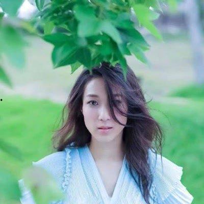 钟嘉欣个人资料,香港影视歌三栖明星的璀璨人生  第3张