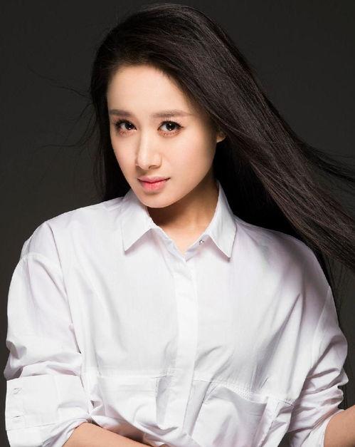 王子伊演员,光影交织，演绎人生百态