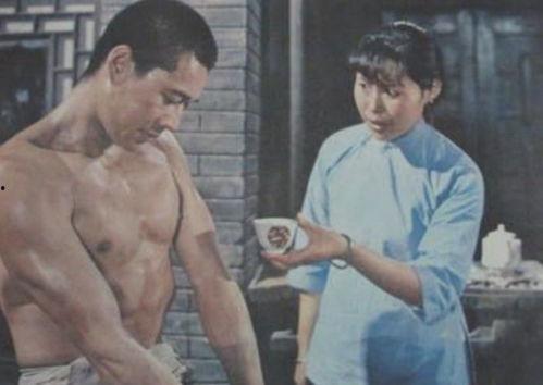 骆驼祥子虎妞照片,骆驼祥子中的坚韧女性形象  第2张